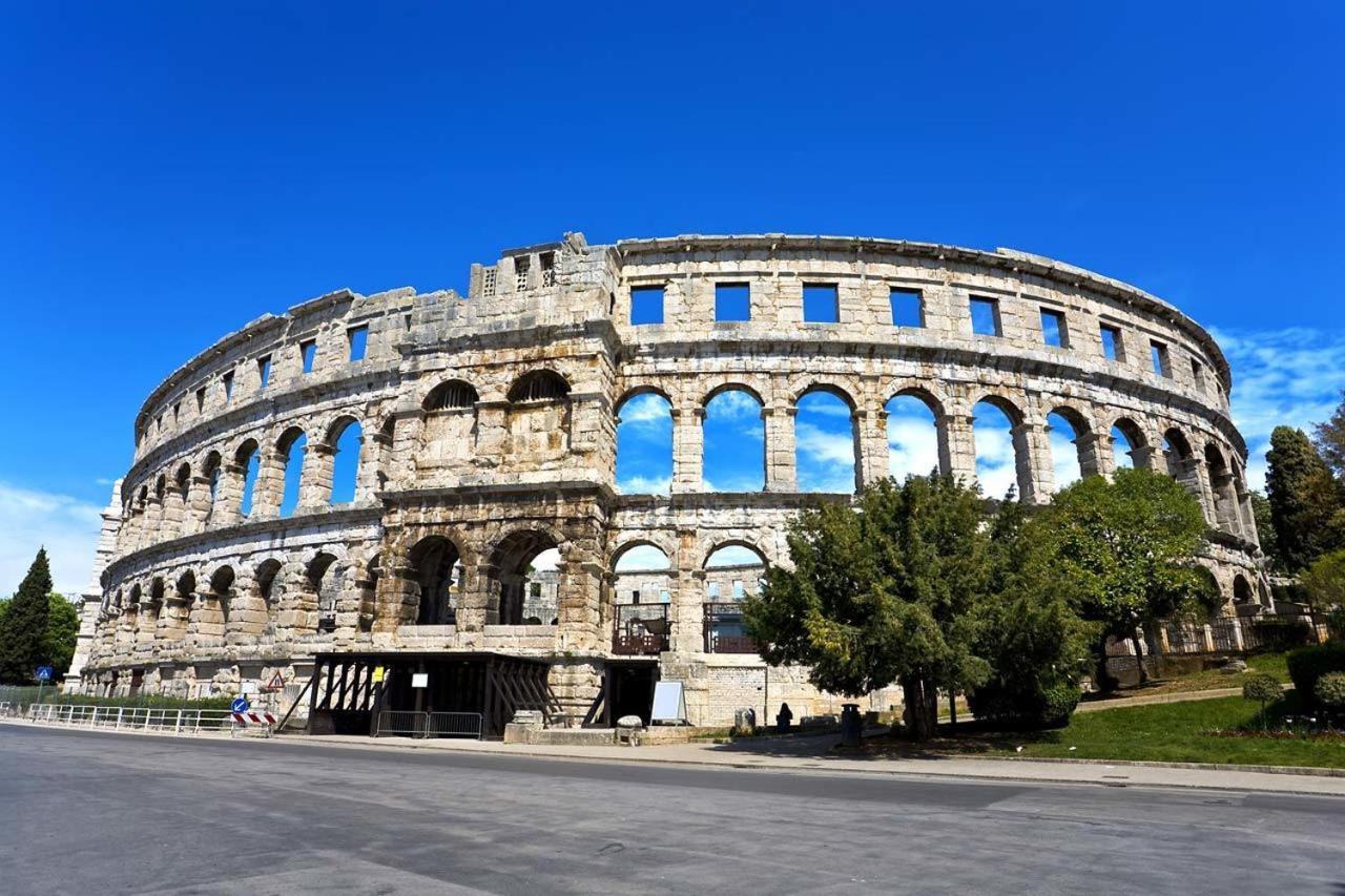 Alet * Pula